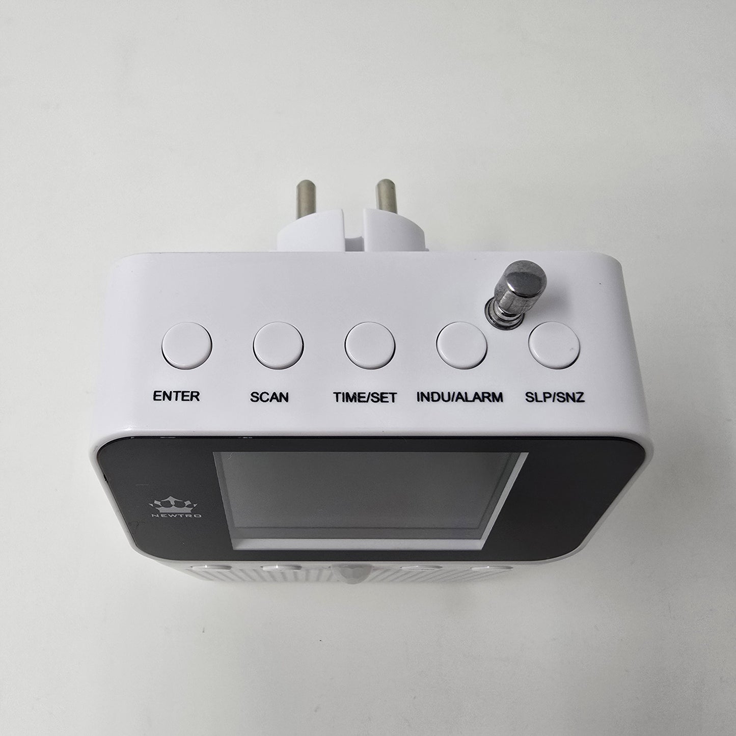 DAB+ Steckdosenradio mit Bewegungssensor, 60 Sender, TFT-Farbdisplay, Akku & USB